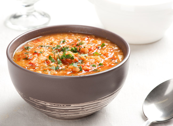 сочевичний суп з яловичиною і томатами