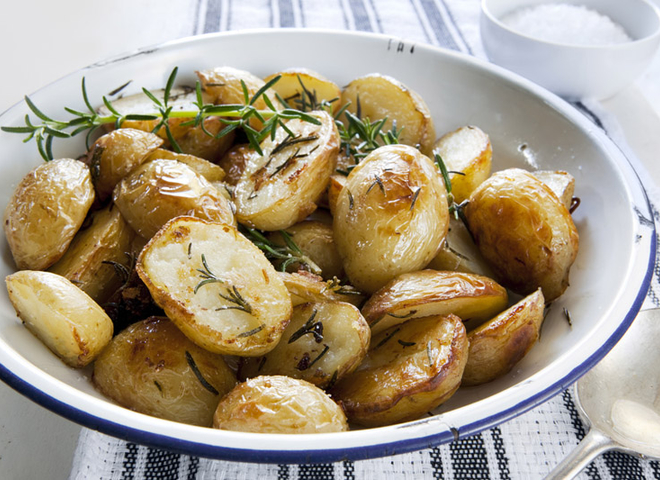 смажена молода картопля: літній рецепт ароматного гарніру