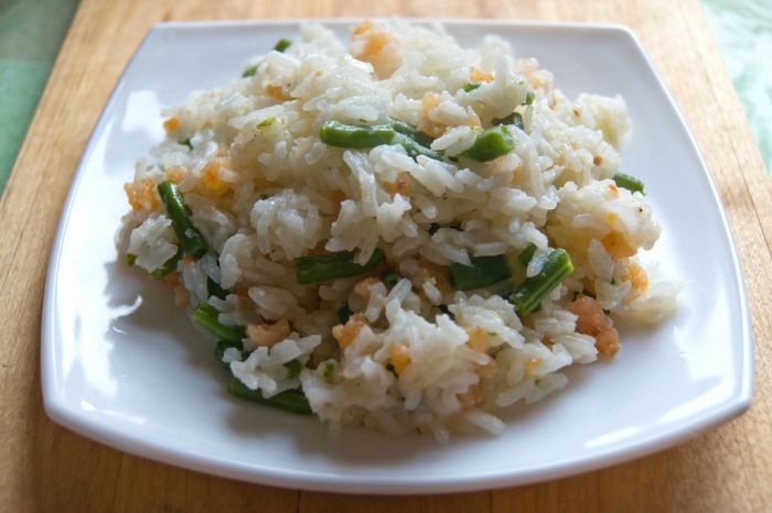 смажений рис з квасолею та креветками