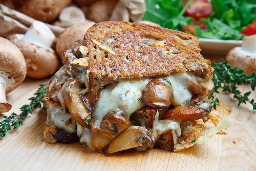 бутерброд-гриль з печерицями та сиром