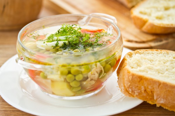 Дієтичні страви на літо - овочевий суп із зеленим горошком