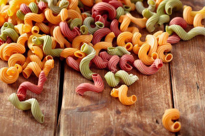 кольорові спагетті з овочів