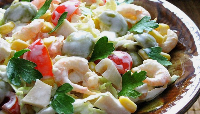 салат з кальмарами: простий рецепт