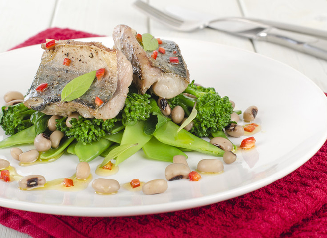 як приготувати скумбрію на великдень: рецепт запеченої риби з овочами