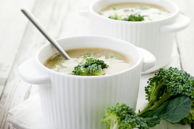 броколі: рецепт супу з курячим філе і сиром