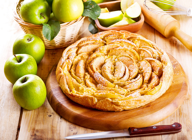 яблучний пиріг з горіхами і карамеллю