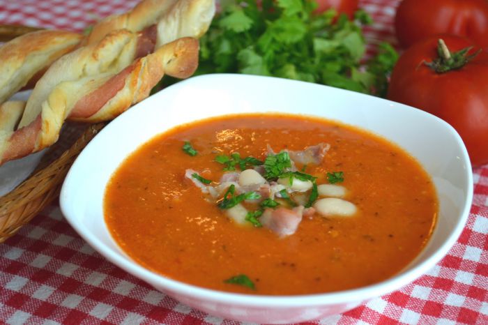 томатний суп-пюре з квасолею