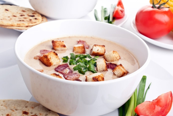 цибулевий крем-суп з беконом