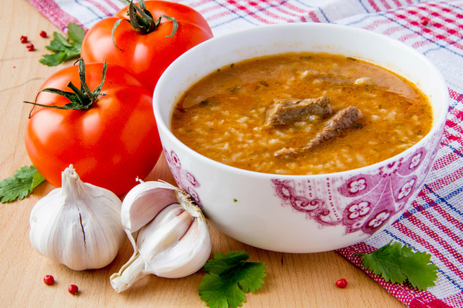 суп харчо з яловичиною і помідорами
