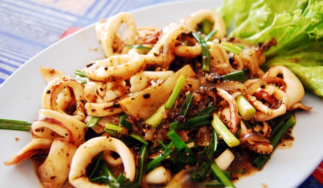 кальмари з овочами і грибами - пісний рецепт