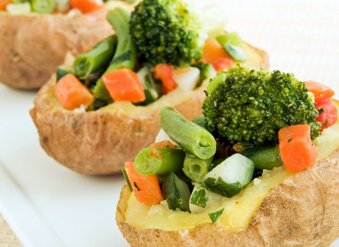 картопля в духовці: дієтичний рецепт з овочами