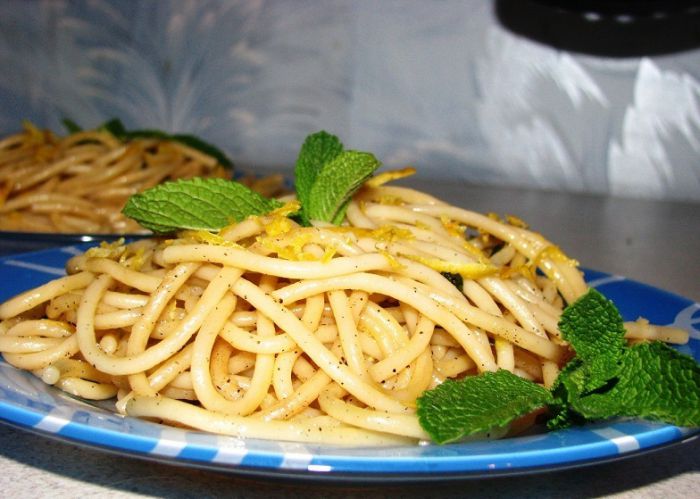 лимонні спагеті з м’ятою