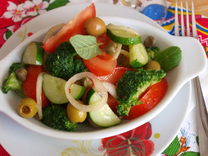 овочевий салат з броколі