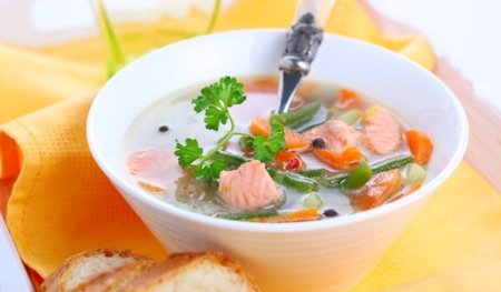 суп з рибних консервів в мультиварці