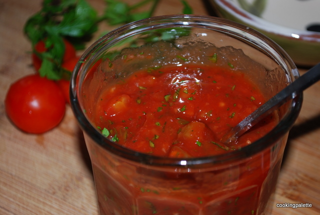 томатний соус з кінзою та перцем