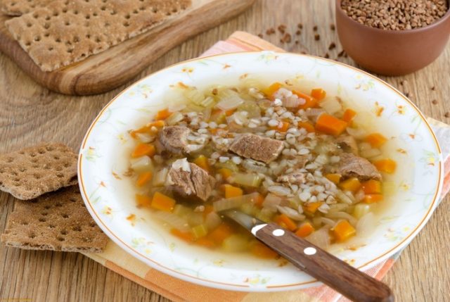 гречаний суп з куркою