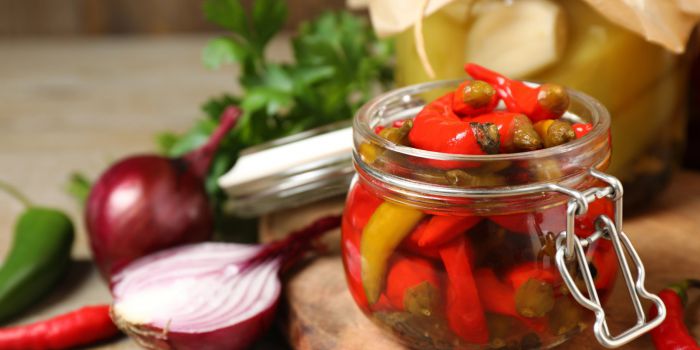 Гострий перець чилі з медом — проста закуска з яскравим смаком 